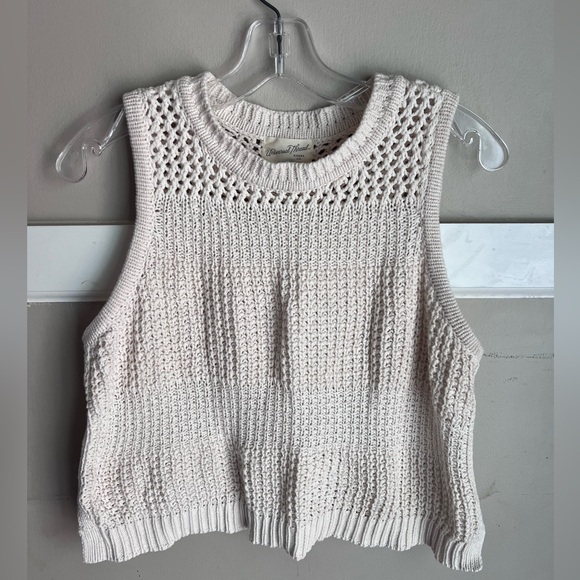 Universal Thread Jackets & Blazers - Universal Thread Cream Cropped Knit Sleeveless Sweater Vest